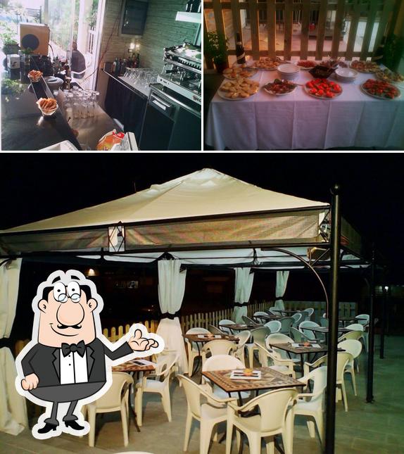 La interni e tavolo da pranzo del ristorante