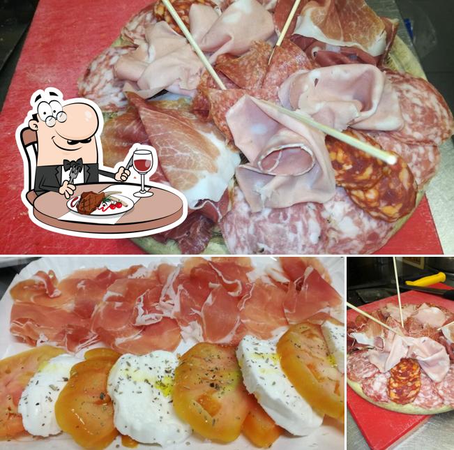 Ordina i un pasto a base di carne a Al Barut ta Strada