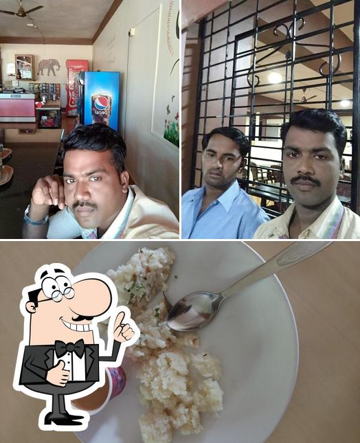 Look at the image of Hotel Arya Prasad
