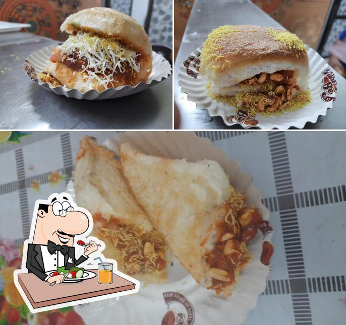 Food at Kutchi Bites