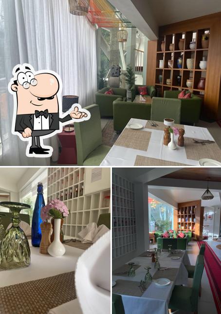 The image of Ras Turant’s interior and beverage