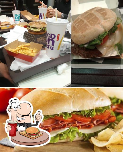 Prova un hamburger a McDonald's Parma Ovest