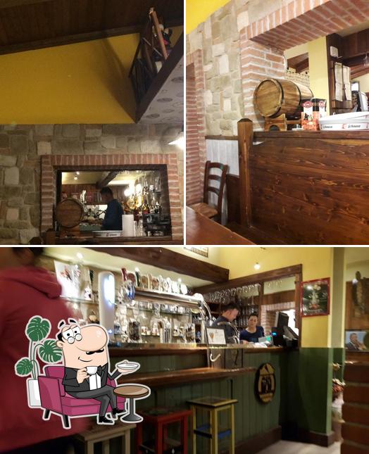 Dai un'occhiata agli interni di Notorious Pub