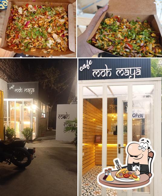 Try out pizza at Moh Maya