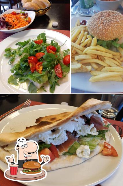 Ordina un hamburger a RITA Corte Tegge
