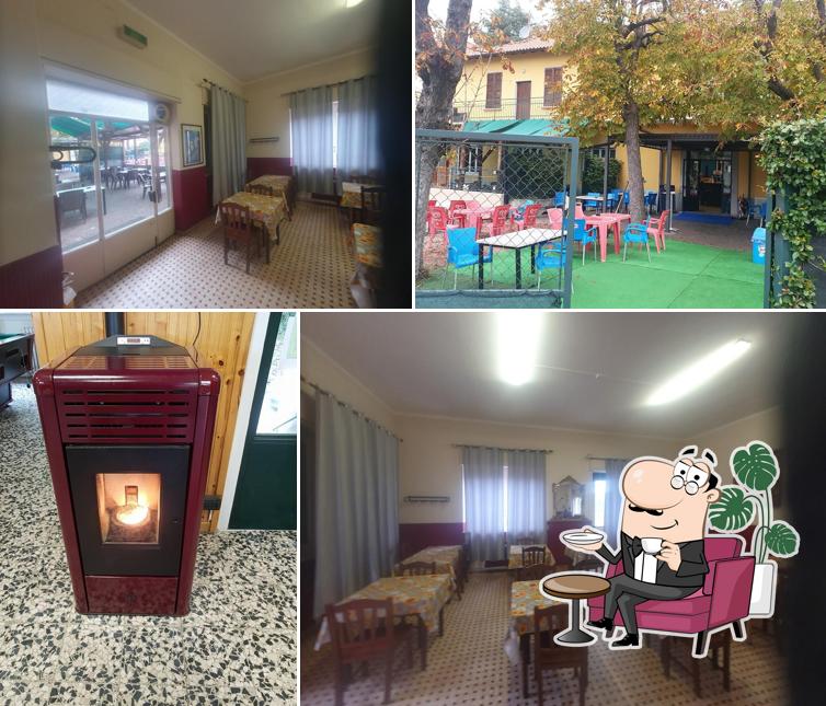 Siediti a un tavolo di Bar Trattoria Lo Squalo