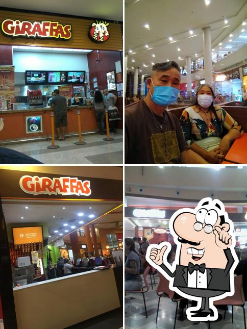 O interior do Giraffas Shopping Manauara