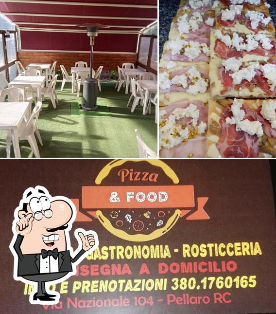 Dai un'occhiata agli interni di Pizzeria pizza&food