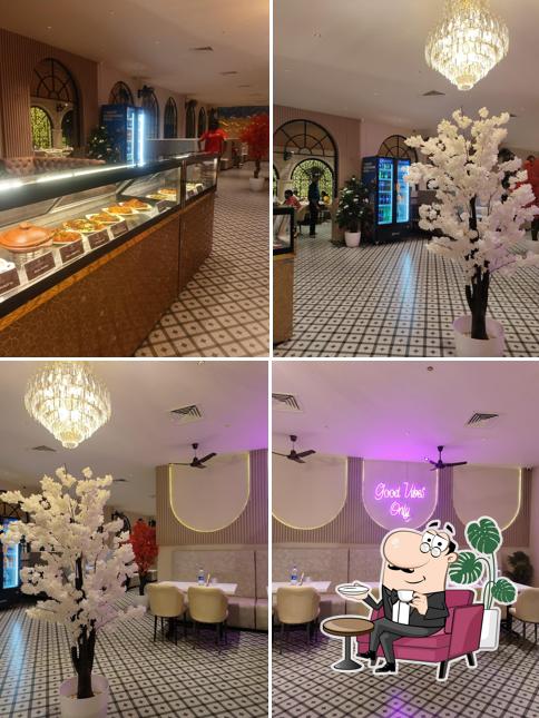 The interior of Paramount Restaurant & Cafe