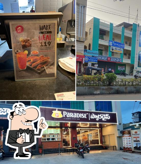 Look at the photo of Pizza Hut