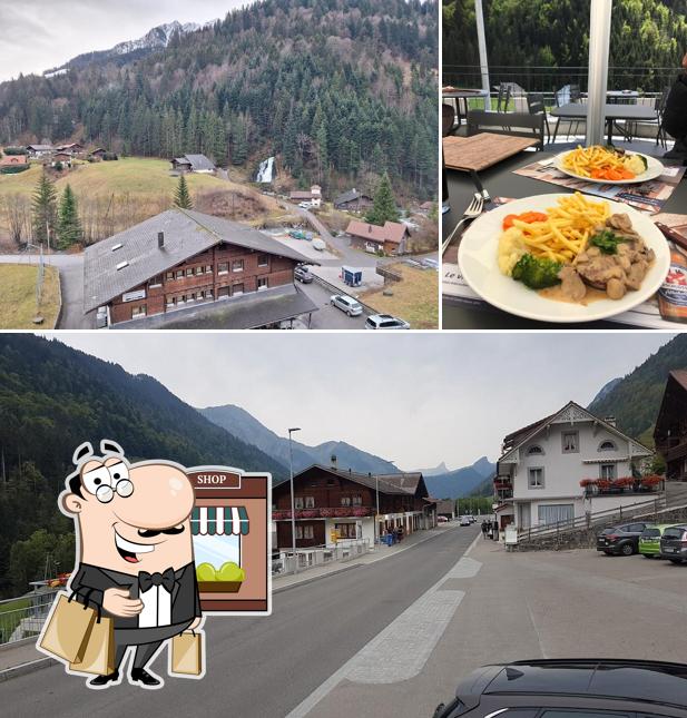 Questa è la immagine che presenta la esterno e tavolo da pranzo di Hotel Wasserfall
