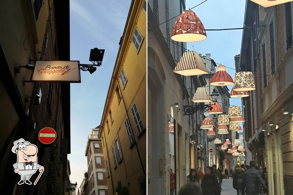 Puoi goderti l'aria fresca da seduto all'esterno di café Tommasini