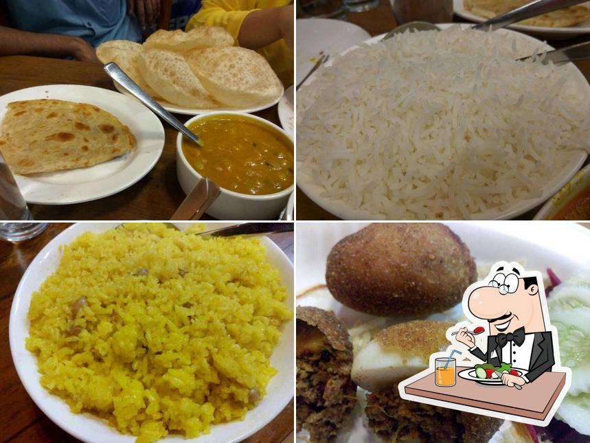 Meals at Bhojohori Manna