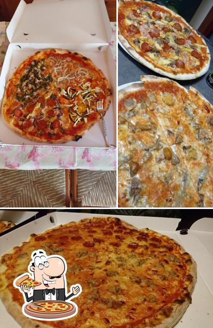 Ordina tra le molte varianti di pizza