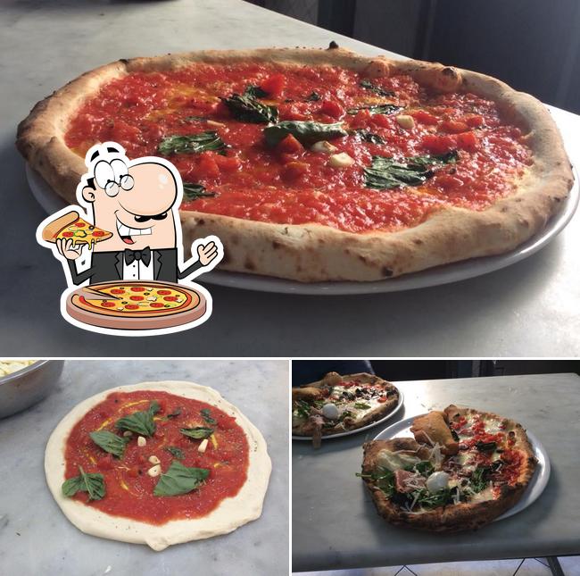 Ordina tra le svariate varianti di pizza