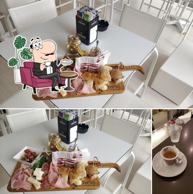 Tra le diverse cose da I Libertini Music Drink & Food si possono trovare la interni e bevanda