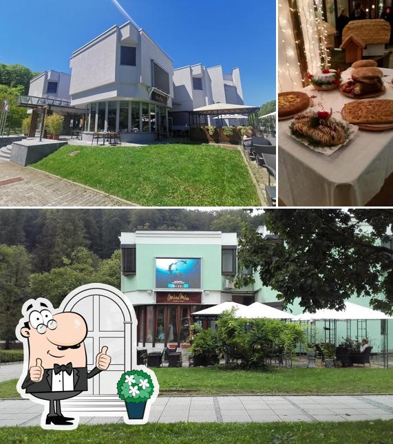 La foto di esterno e cibo da Mia Mia