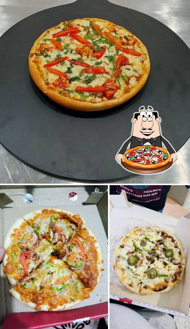 Pick pizza at US Pizza