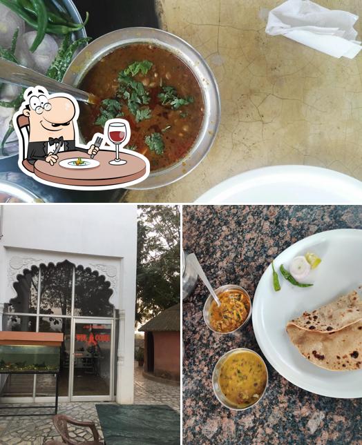 Food at Tamji Ka Dhaba at Roop Shree Hotel
