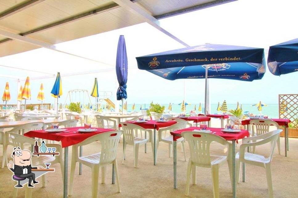 Siediti a un tavolo di Balneare Antonio Numero 1 - Bar Ristorante Eventi