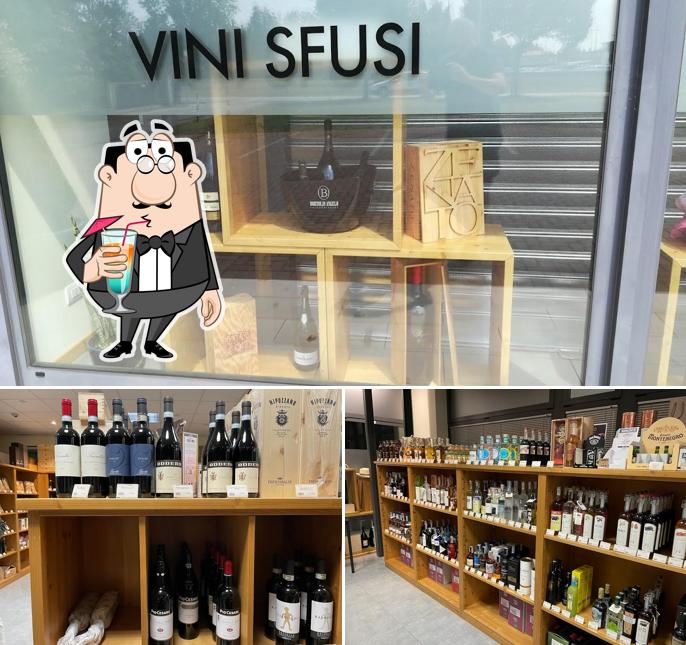 Bottega del Vino La Taverna si caratterizza per la bevanda e cibo