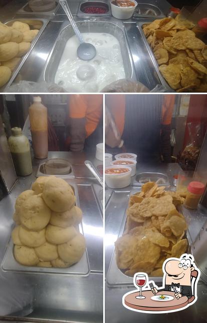 Food at Jain's Special Dahi Bhalle