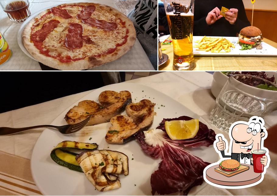 Prenditi un hamburger a Ristorante Pizzeria Trittico