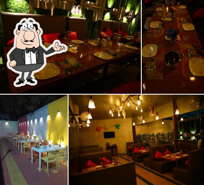 FOOD JUNCTION FAMILY VEG RESTAURANT