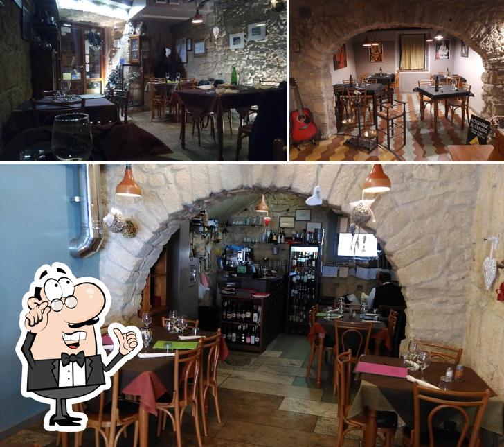 Siediti a un tavolo di L'Ambaradam ristorante
