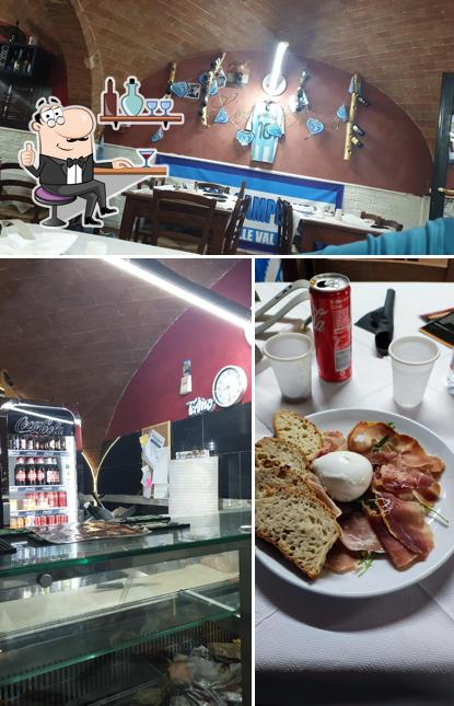 Pizzeria L'Oro Di Napoli si caratterizza per la interni e cibo