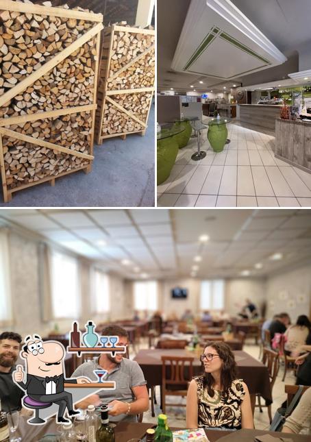 Siediti a un tavolo di Pizzeria Trattoria al Ramon