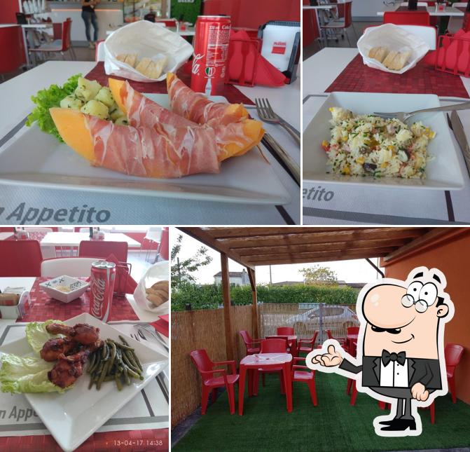 Dai un'occhiata agli interni di Bar Stradella