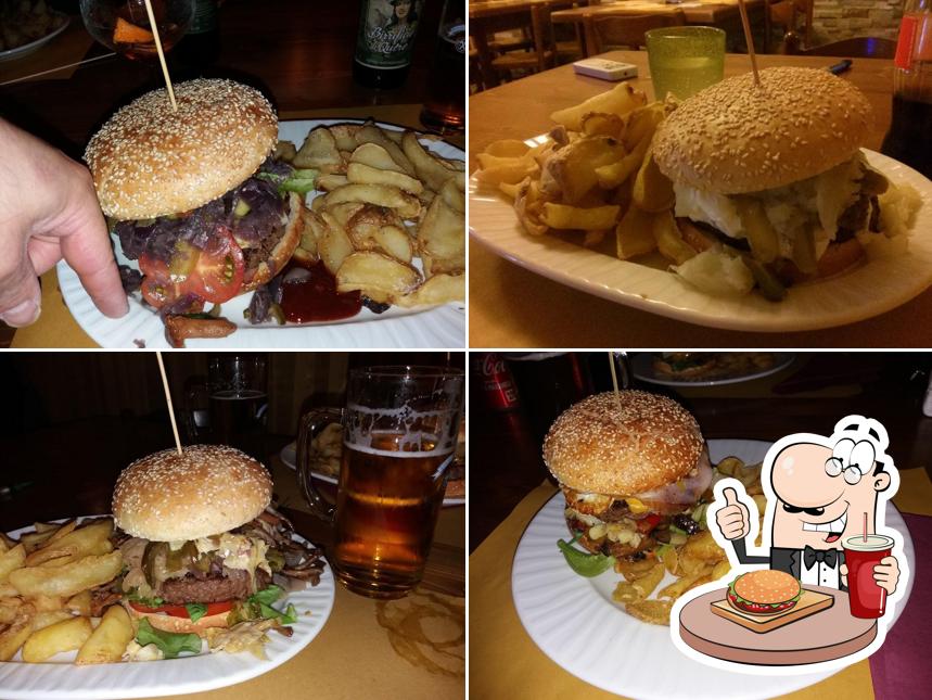 Prenditi un hamburger a Trattoria Bar Centrale