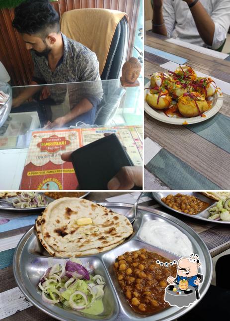 The picture of food and interior at AMRITSRI KULCHA ROHTAK KALKI LOK
