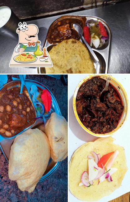 Food at sabri batura shop