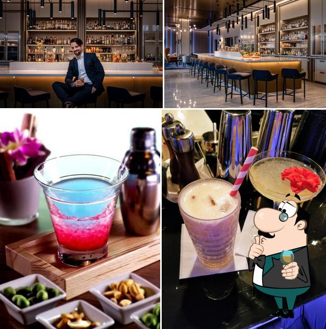 Guarda la immagine che mostra la bancone da bar e bevanda di Lenox Bar