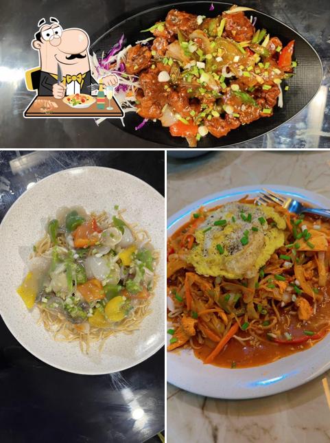 Pad thai at Hunan Chinese Cuisine