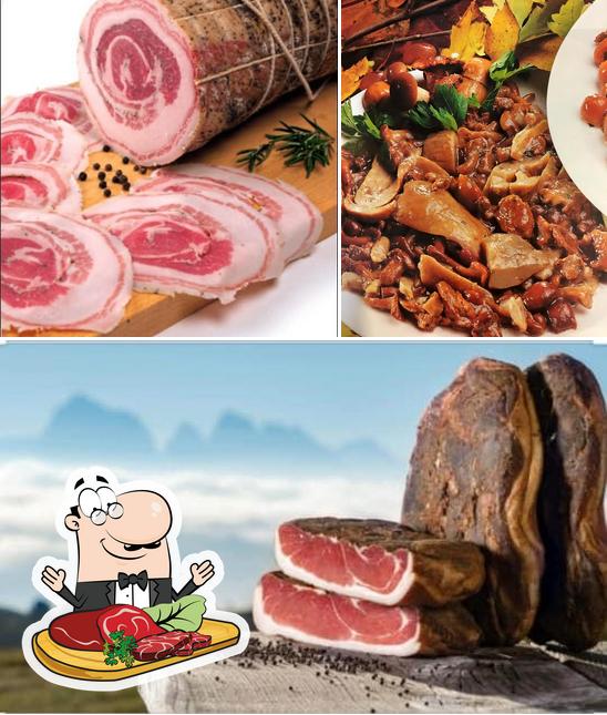Prova i un pasto a base di carne a Pizza in piazza germignaga