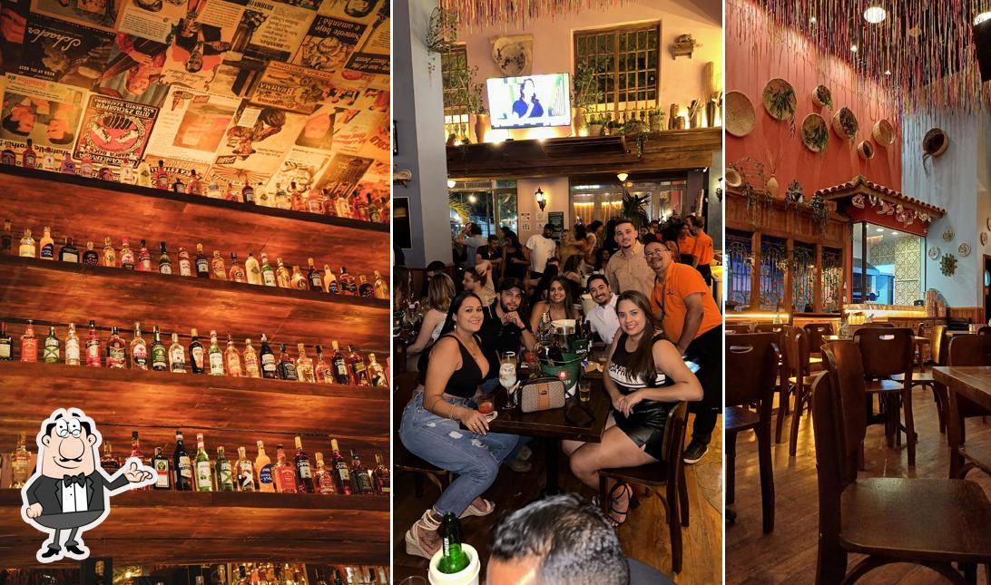 O interior do Tatu Bola Bar