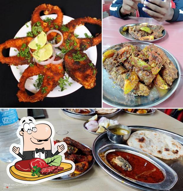 Try out meat dishes at Hotel Balajiraje Special Machi House