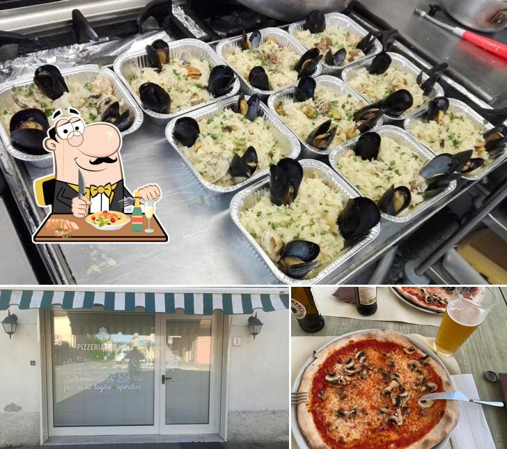 Guarda la foto che raffigura la cibo e interni di Pizzeria Friggitoria al Parco