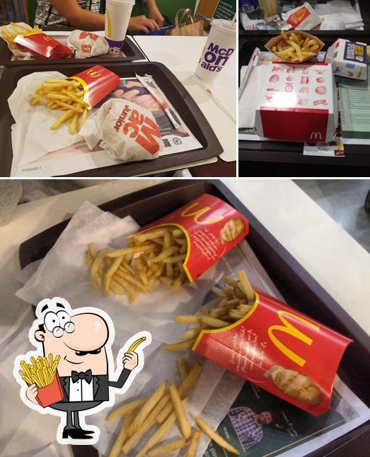Ordina le patatine fritte a McDonald's Campi Bisenzio