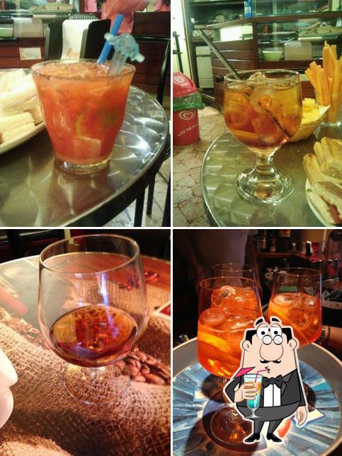 Goditi un drink dal menu