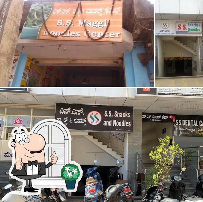 The exterior of SS Snacks & Maggi Noodles