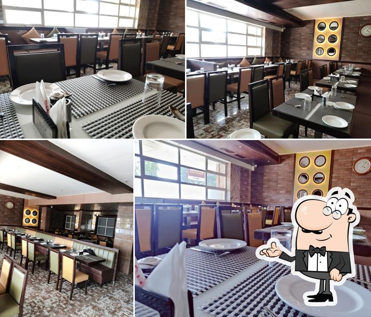 The interior of Veni's Dining & Bar (Hotel Suyog Residency)