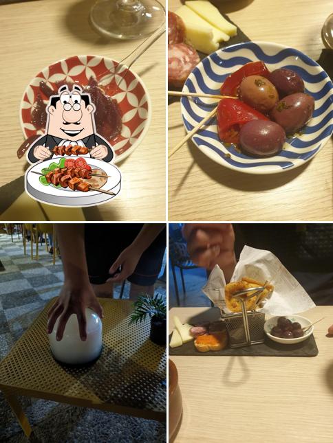 La cibo e interni del ristorante