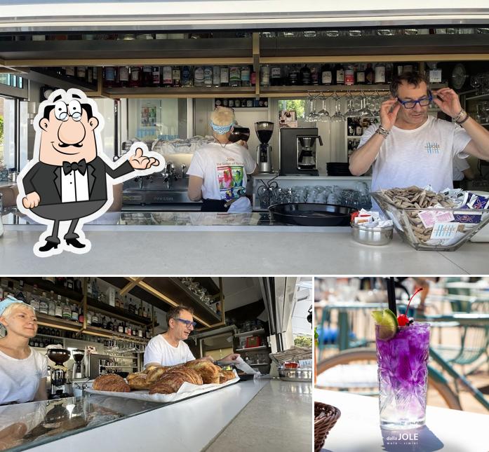 Siediti a un tavolo di Dalla Jole molo Rimini