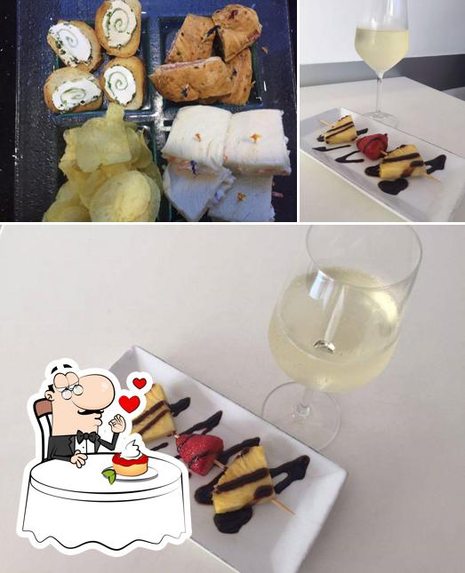 Lounge Cafe serve un'ampia gamma di dolci