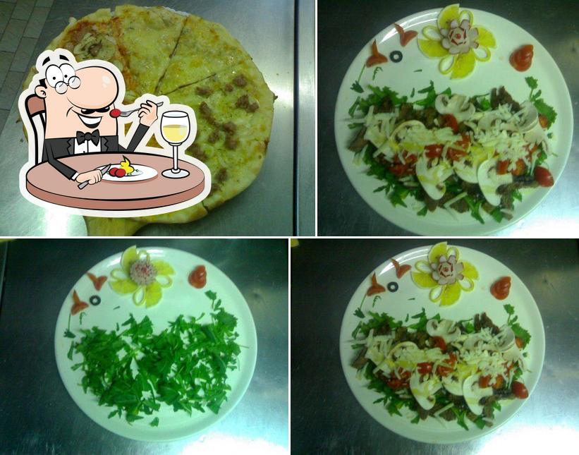 Cibo al Ristorante Pizzeria La Piscina Loreto