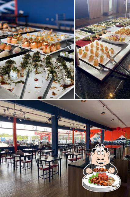 Confira a foto mostrando comida e interior no Satoshi sushi
